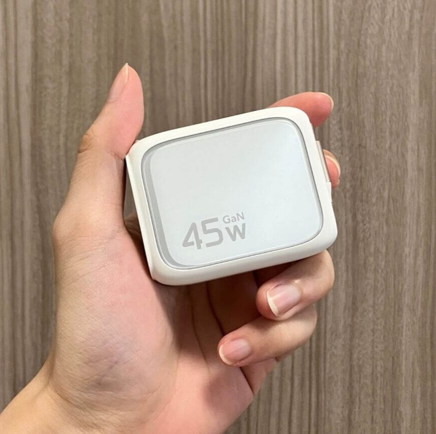 ESR Xtend 45W巻き取り式充電器の編集部レビュー写真1